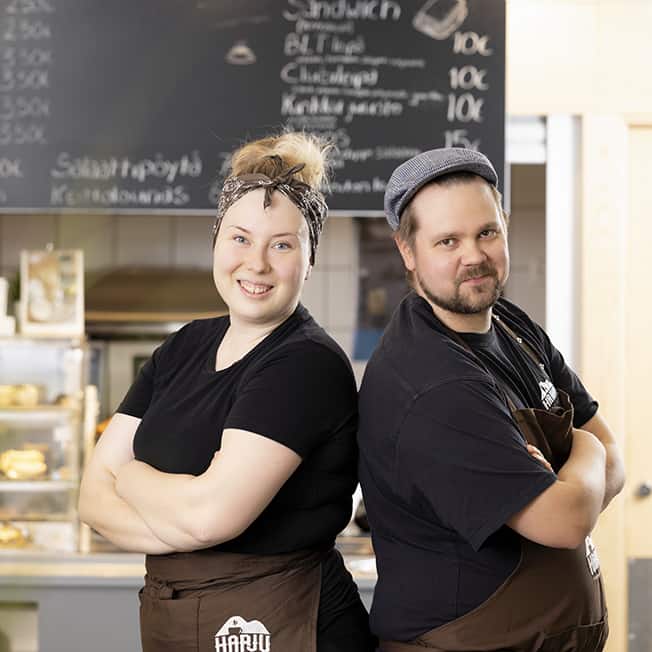 Hanna ja Toni Harju-kahvilassa Nurmeksessa